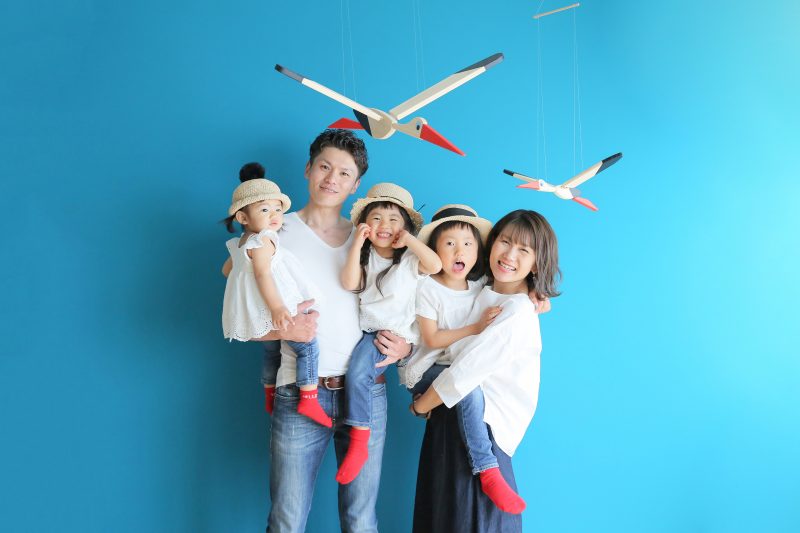 Ảnh gia đình có ba cô công chúa xinh đẹp