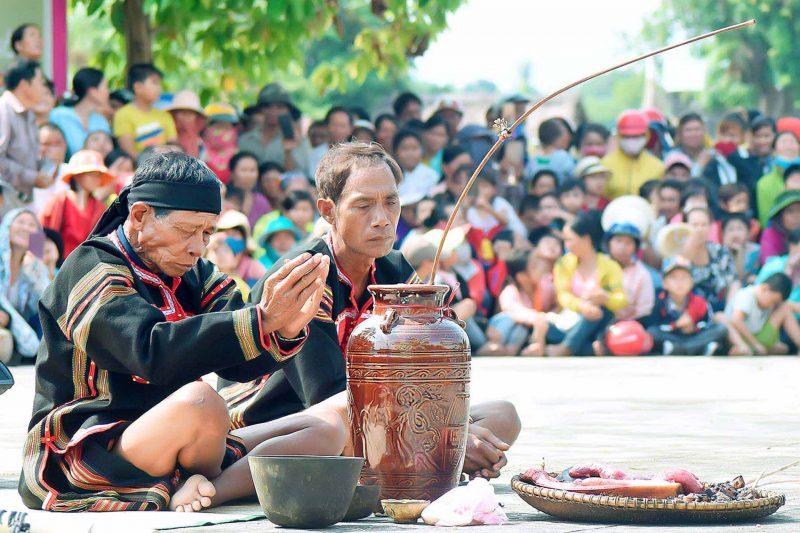 ảnh lập đàn cầu mưa hài