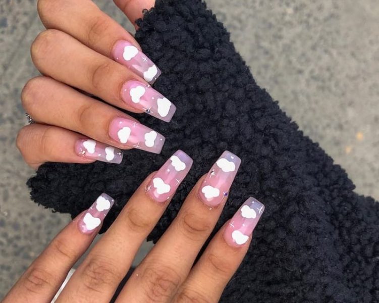 Hình ảnh mẫu nail đám mây cho móng vuông dài