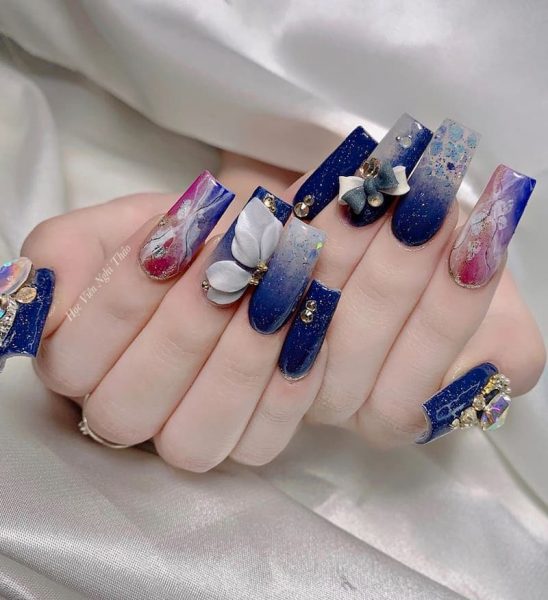 Mẫu sơn gel đẹp màu xanh có nhũ