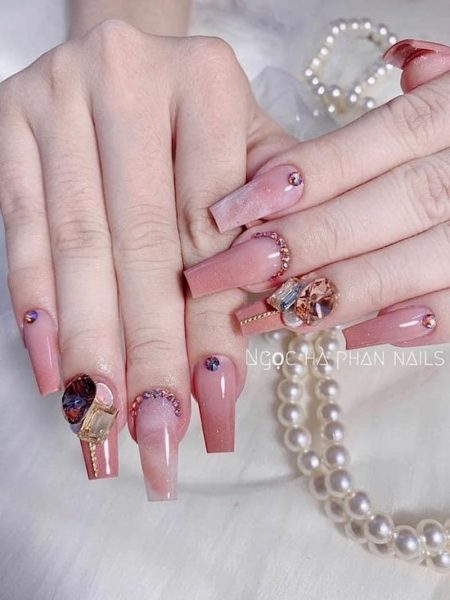 Mẫu sơn gel đẹp nền hồng