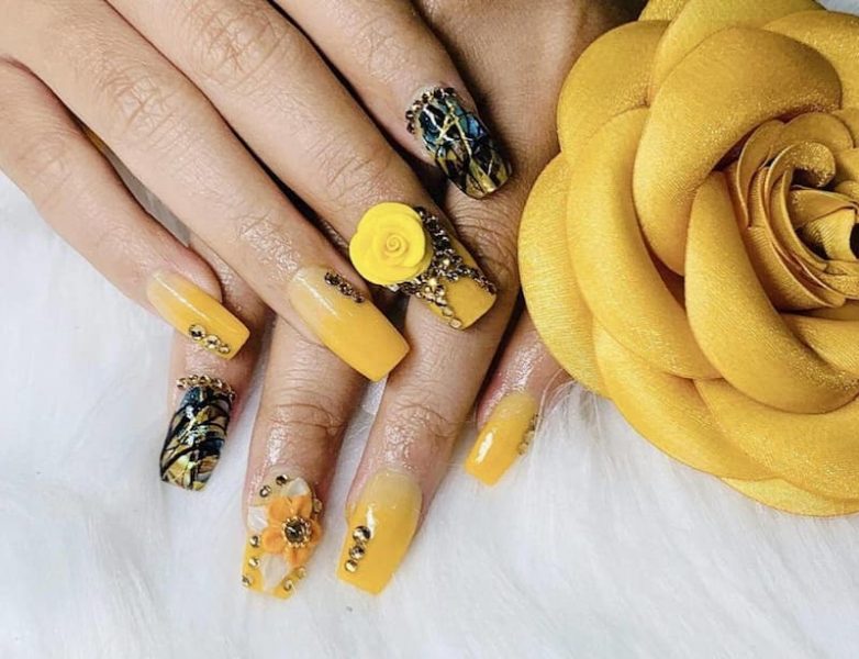 Mẫu sơn gel đẹp nền vàng