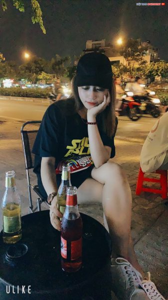 Hình ảnh uống bia một mình
